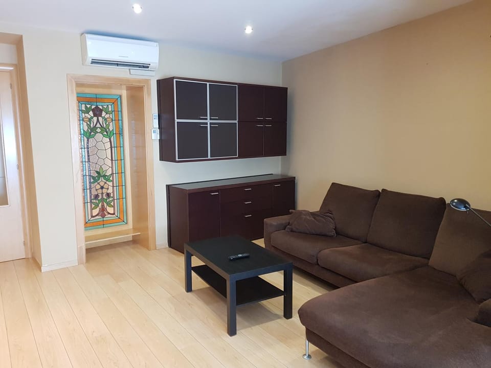 Game Room, Living room