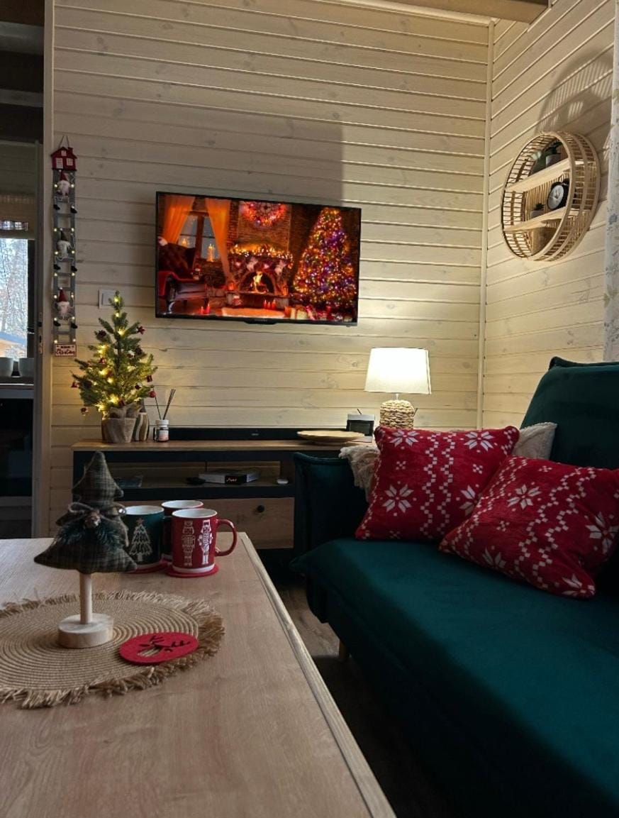 Communal lounge/ TV room, TV and multimedia, Living room, Seating area, Evening entertainment