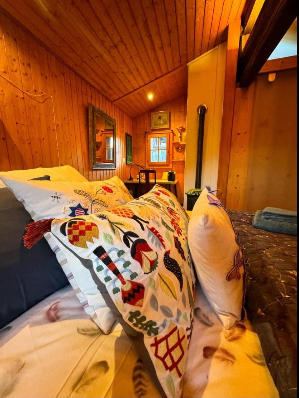 Bed, Bedroom