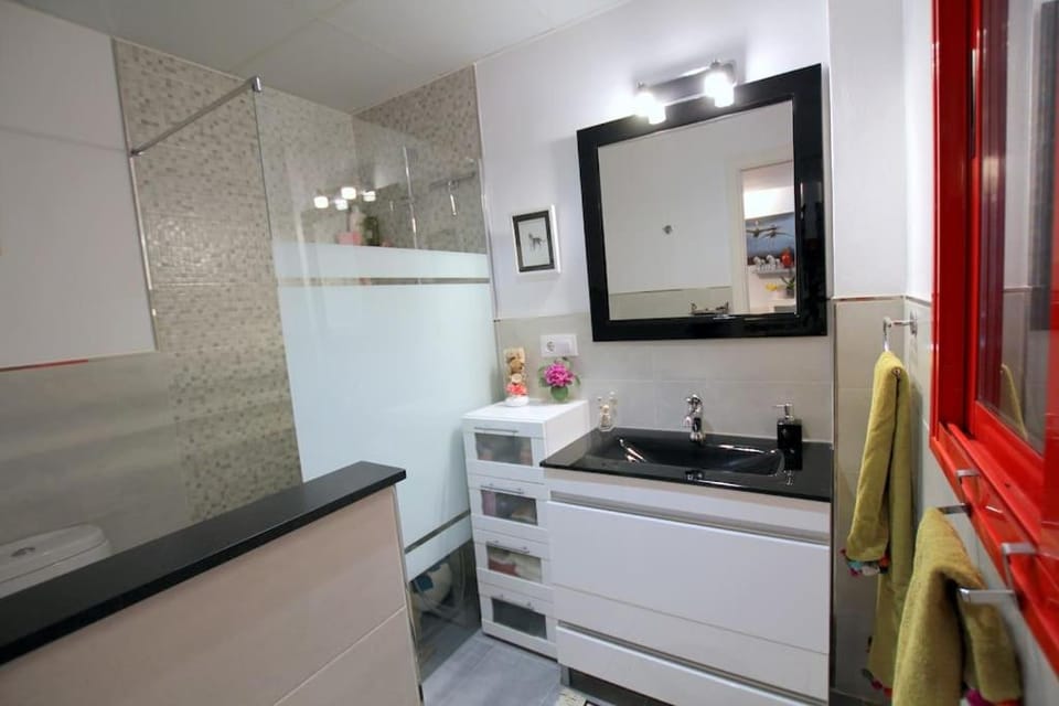 Bathroom, towels