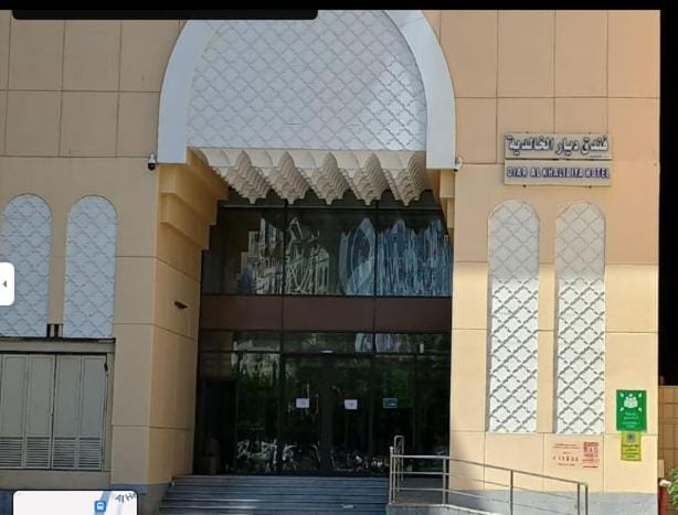Property building, Facade/entrance, Day
