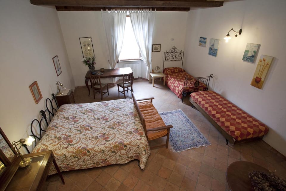 Photo of the whole room, Bedroom