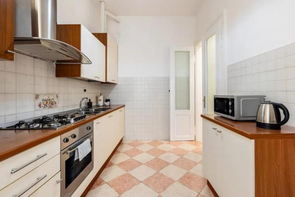 Coffee/tea facilities, Kitchen or kitchenette, minibar, oven, stove, toaster, kitchen