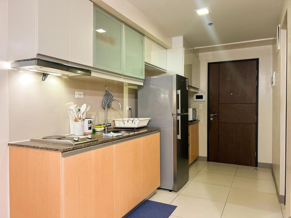 Bgc Condo Near Uptown Mall, Grand Hyatt #ournw25b House in Makati