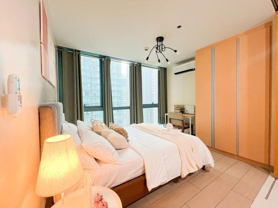 Bgc Condo Near Uptown Mall, Grand Hyatt #ournw25b House in Makati
