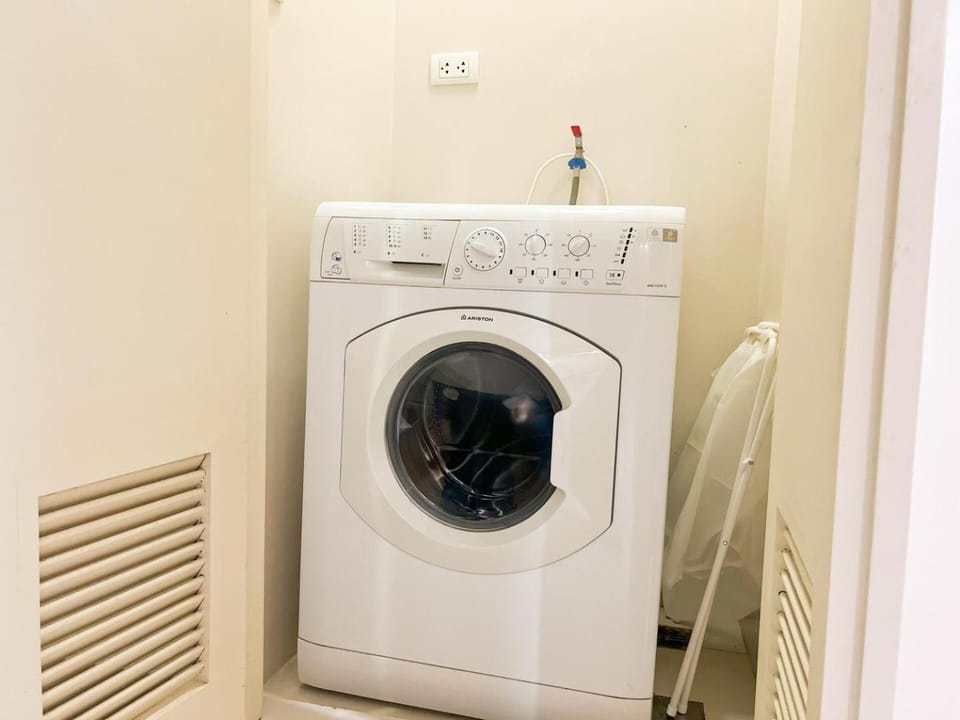 Bgc Condo Near Uptown Mall, Grand Hyatt #ournw25b House in Makati