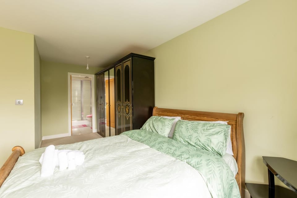Bedroom, wardrobe