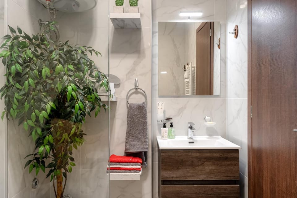 Shower, Bathroom, towels