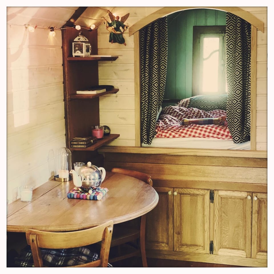Photo of the whole room, Dining area, Bedroom