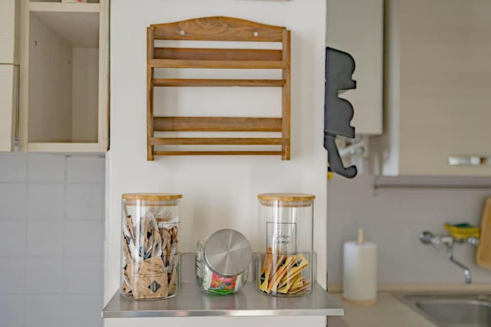 Kitchen or kitchenette, Food and drinks, Food, minibar