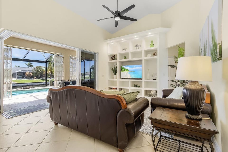 Freshwater Canal, Bicycles, Heated Pool - Casamigos - Roelens Vacations House in Cape Coral
