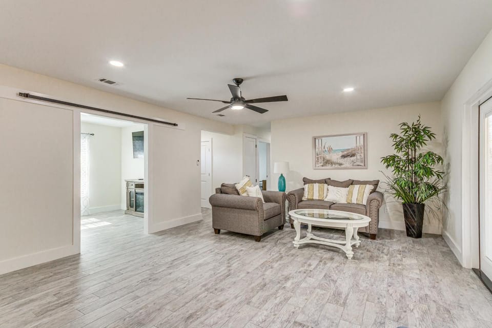 Modern Pensacola Home ~ 6 Mi to Beach! House in Alabama
