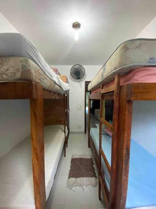 Três praias para ir a pé Térreo 2 vagas de estacionamento Ar Condicionado Apartment in State of São Paulo