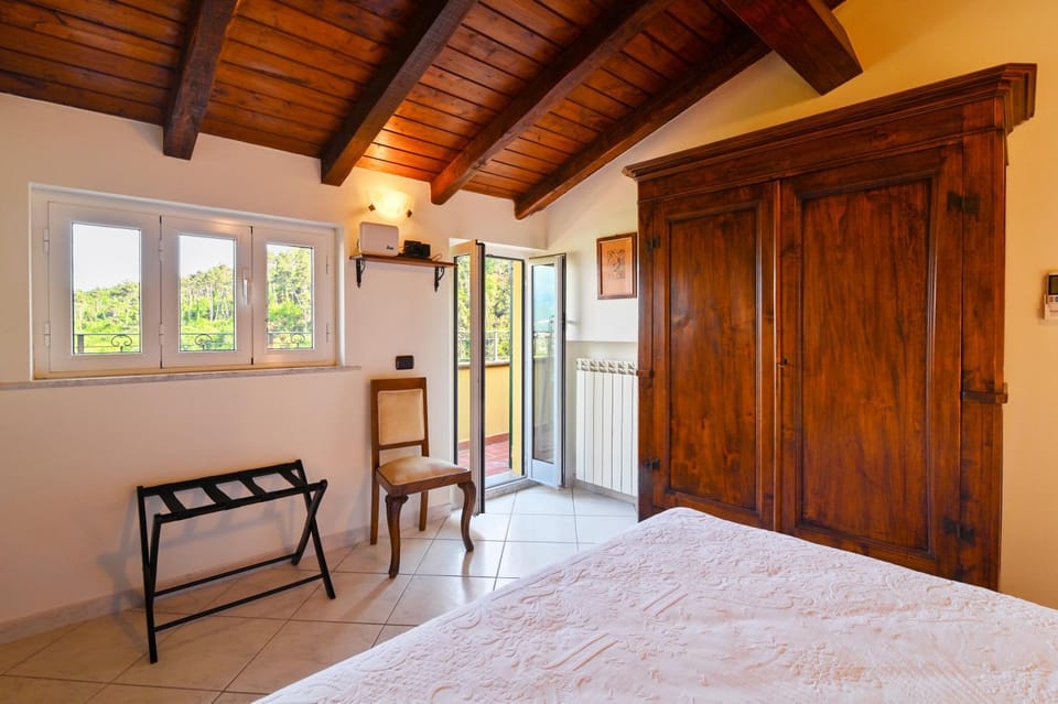 Bed, Photo of the whole room, Mountain view, wardrobe