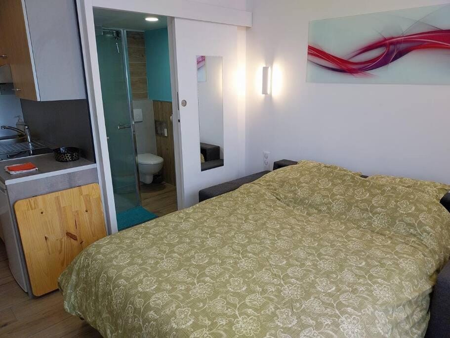 studio Indépendant et climatisé. arrivée autonome Apartment in Nouvelle-Aquitaine