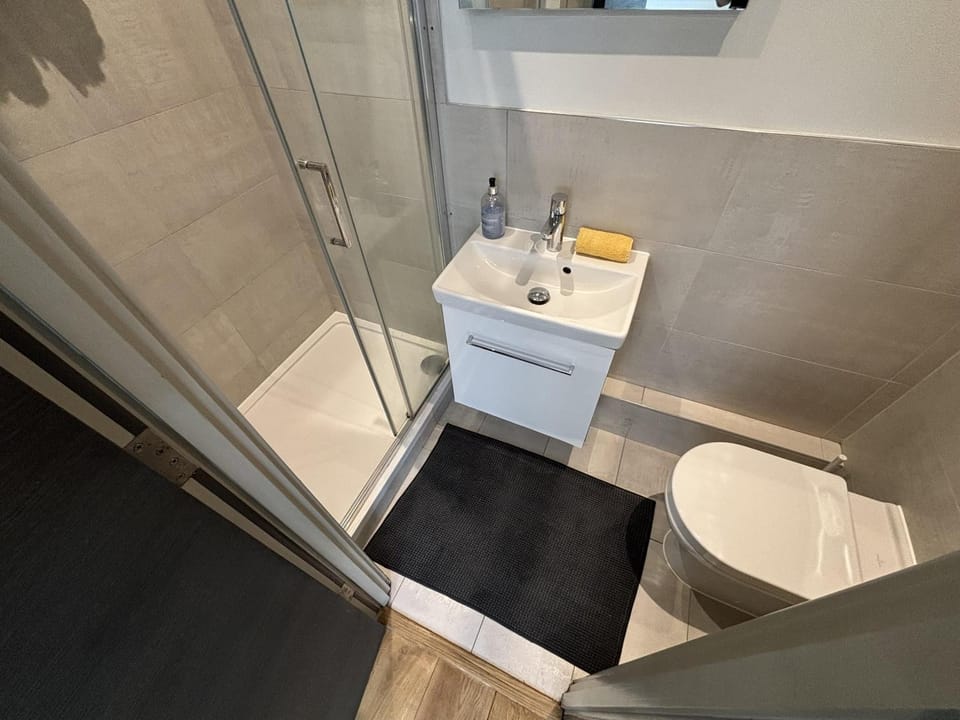 Sleeps 2 Studio -Central Croydon London -WiFi & Tv Apartment in Croydon
