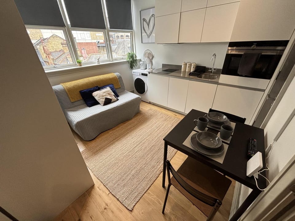 Sleeps 2 Studio -Central Croydon London -WiFi & Tv Apartment in Croydon