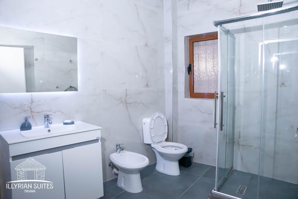 Shower, Toilet, Bathroom, bidet, towels