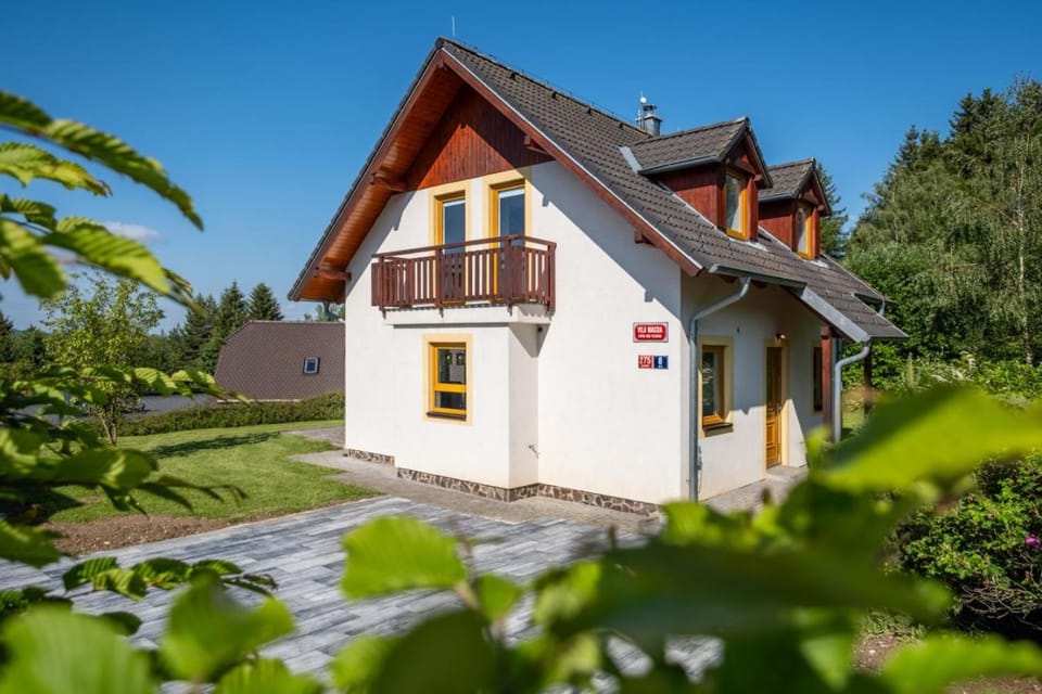 Property building, Spring, Day, Garden, Garden view