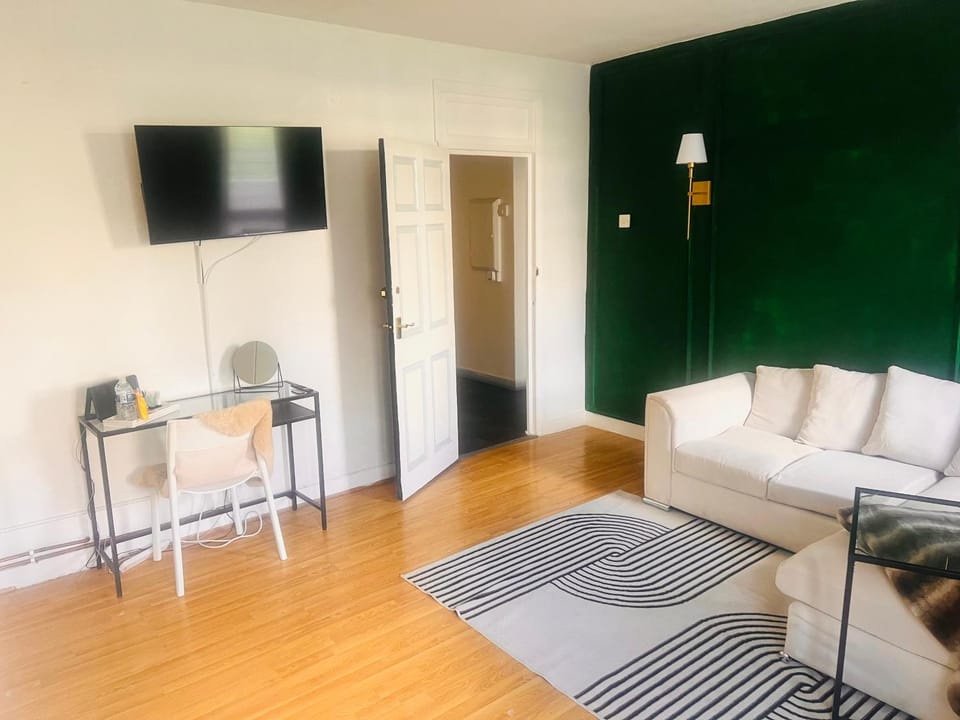 Living room, Bedroom