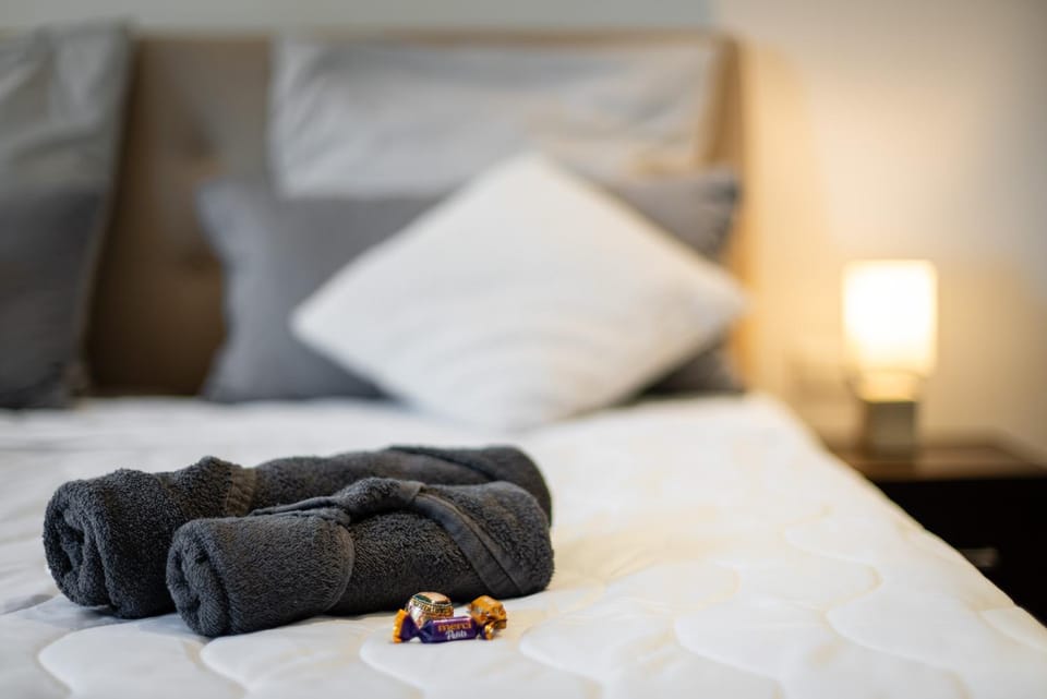 Photo of the whole room, Bedroom, towels