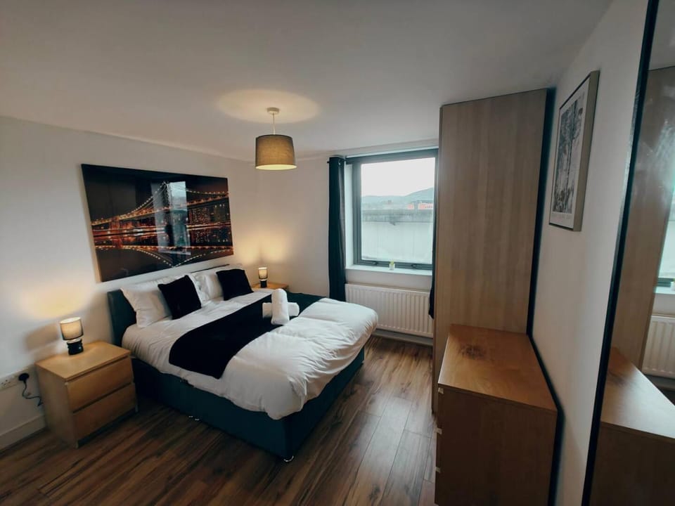 2BR Mountain View City Centre Apartment in Belfast