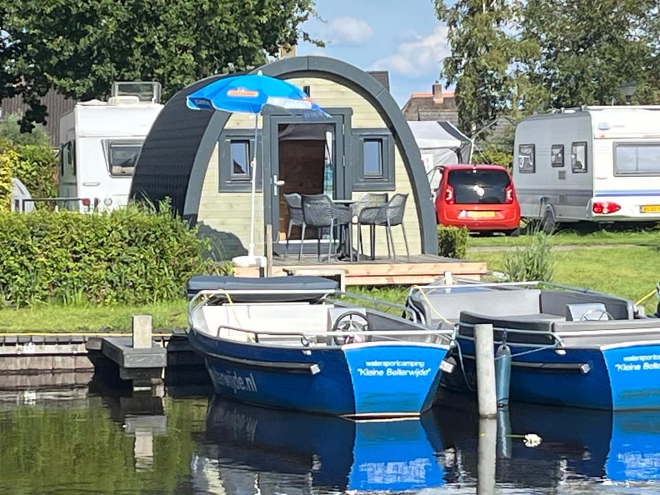 Camping Kleine Belterwijde, Pod, Tiny House aan het water Campground/ 
RV Resort in Wanneperveen