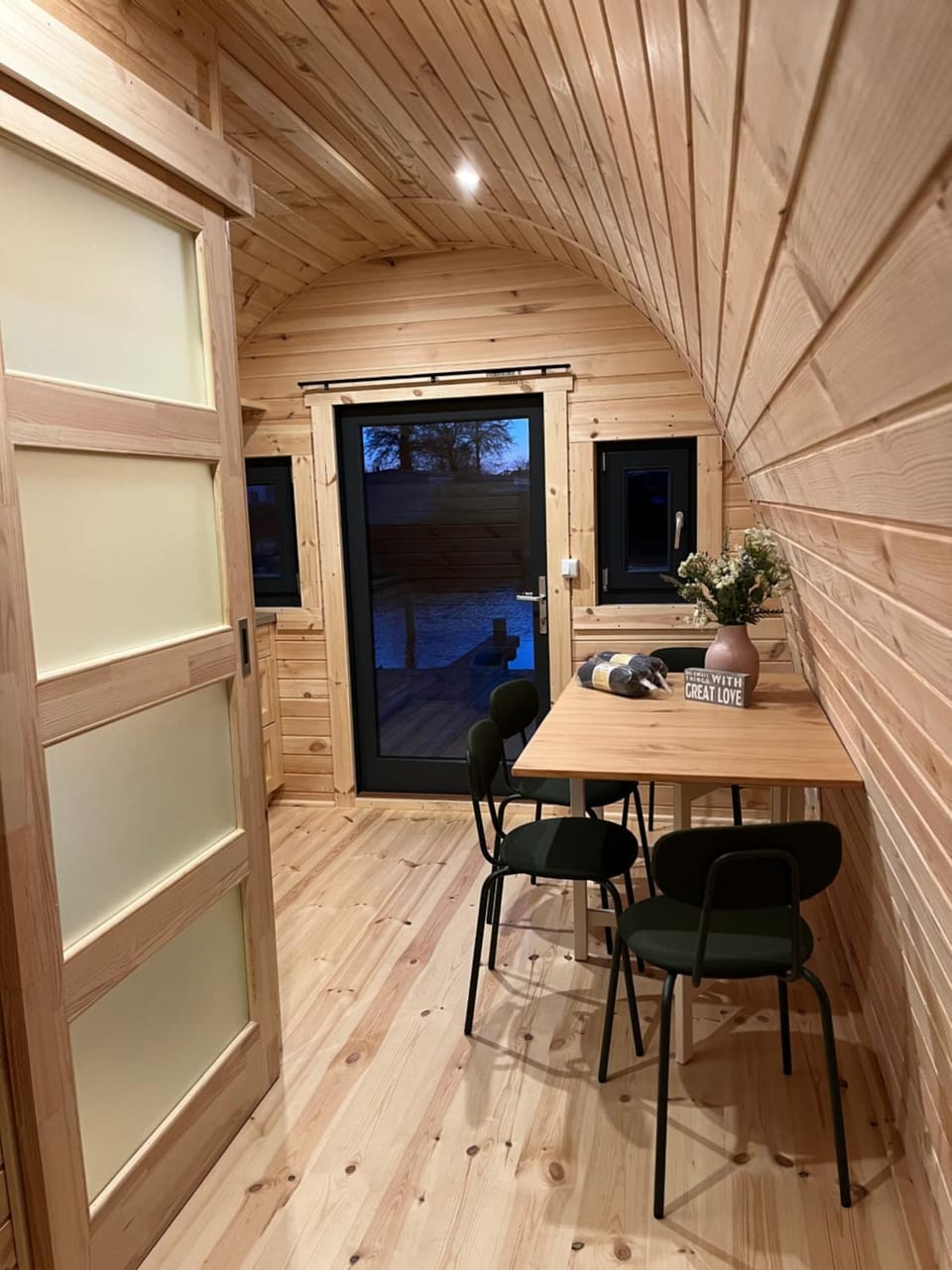 Camping Kleine Belterwijde, Pod, Tiny House aan het water Campground/ 
RV Resort in Wanneperveen