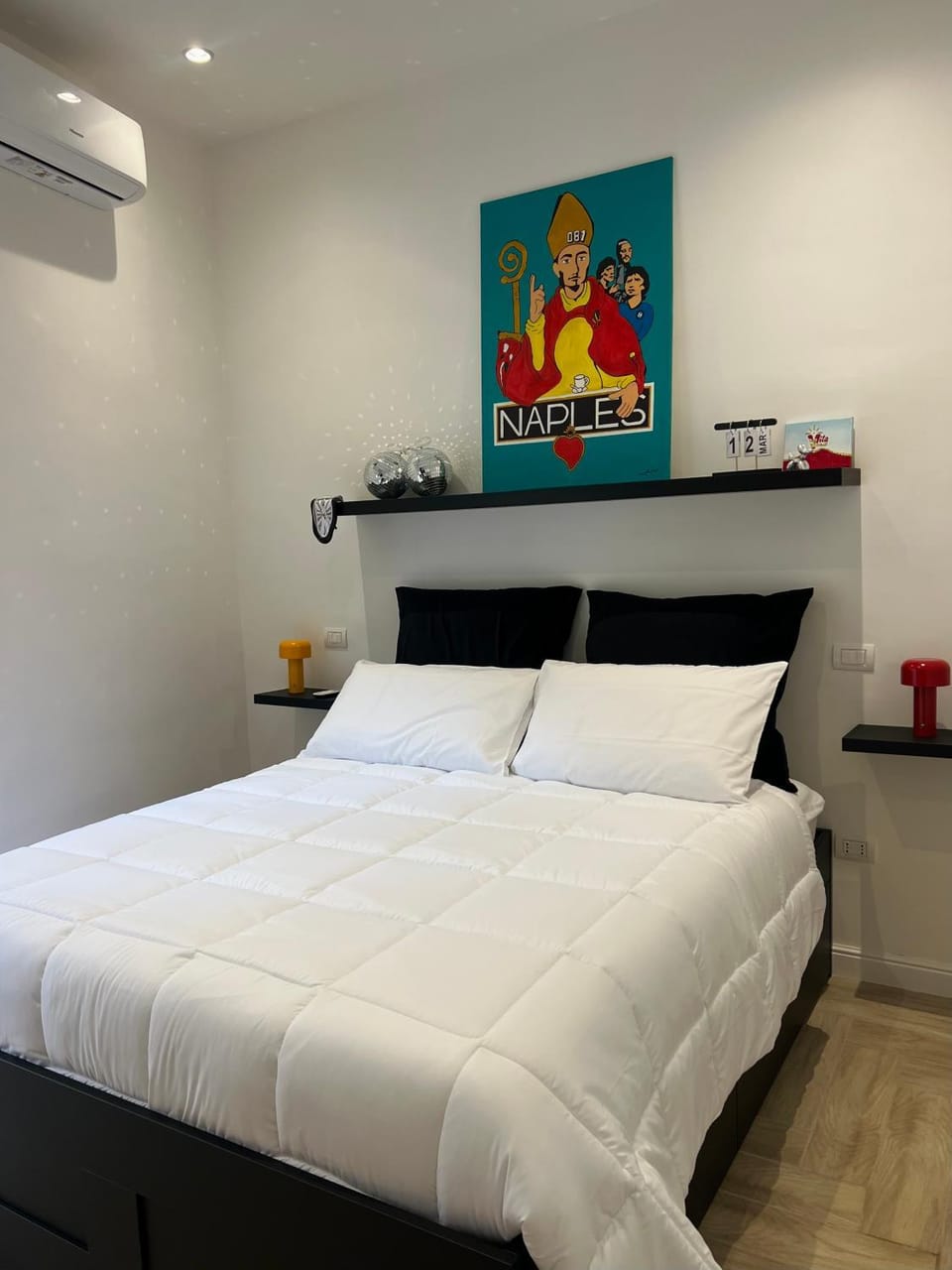 Bed, Photo of the whole room, Bedroom, air conditioner