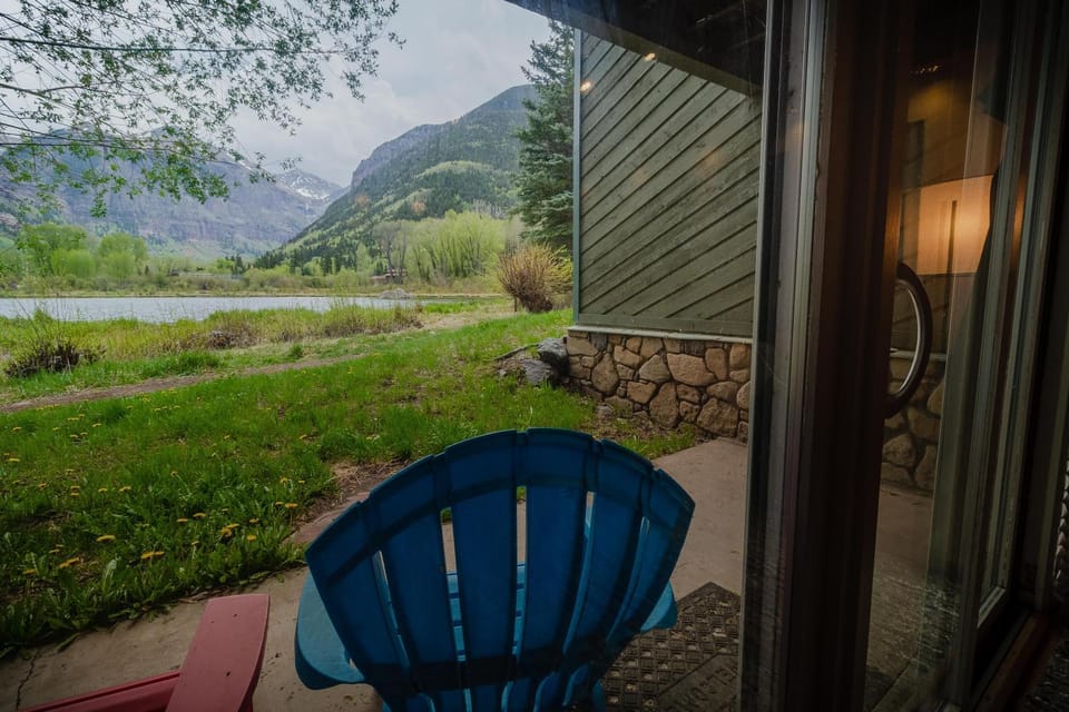 Buena Vista--Best Luxury View Condo in Telluride-Sleeps 6 House in Telluride