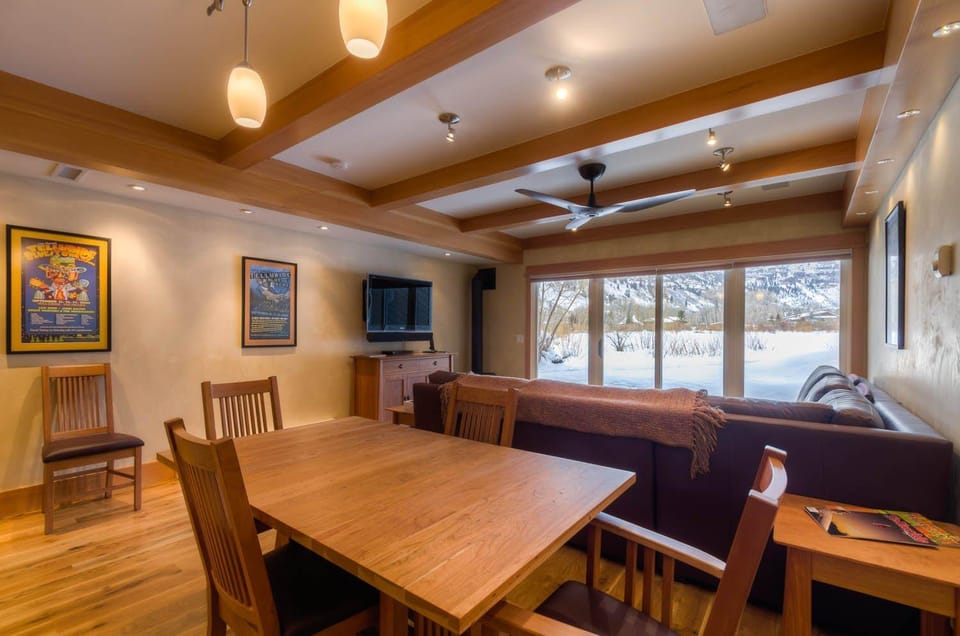 Buena Vista--Best Luxury View Condo in Telluride-Sleeps 6 House in Telluride