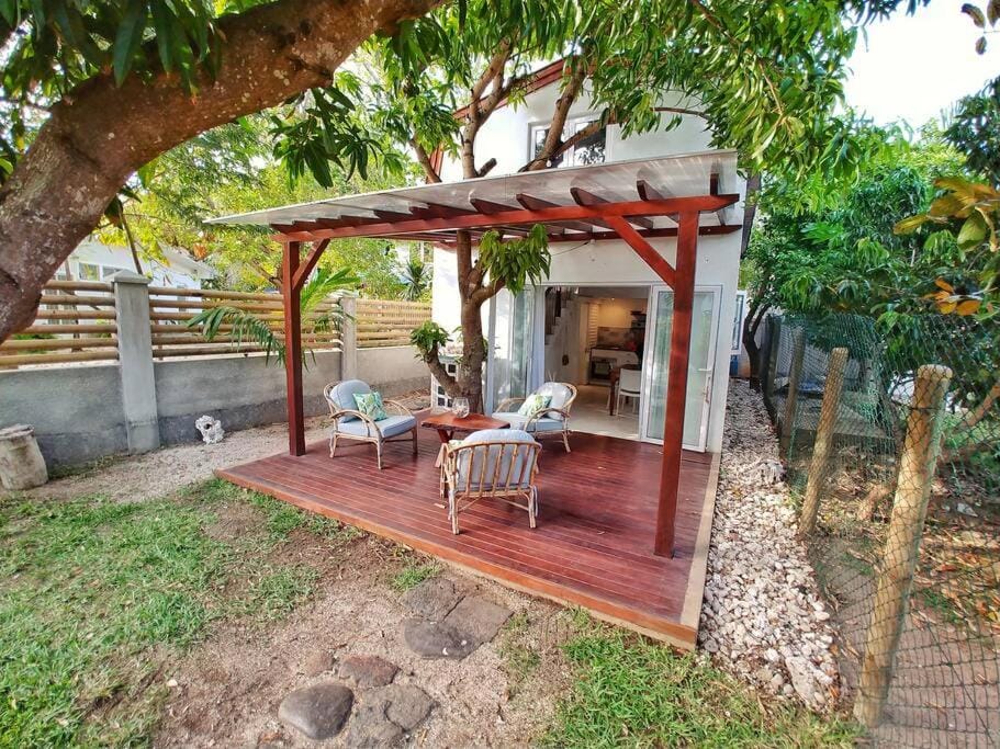 Property building, Patio, Garden