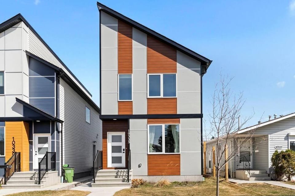 Stylish Suite-NearWEM-4 Bed-Central House in Edmonton