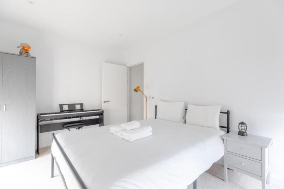 Stylish 2BD Oasis wBalcony South East London! Apartment in London Borough of Southwark