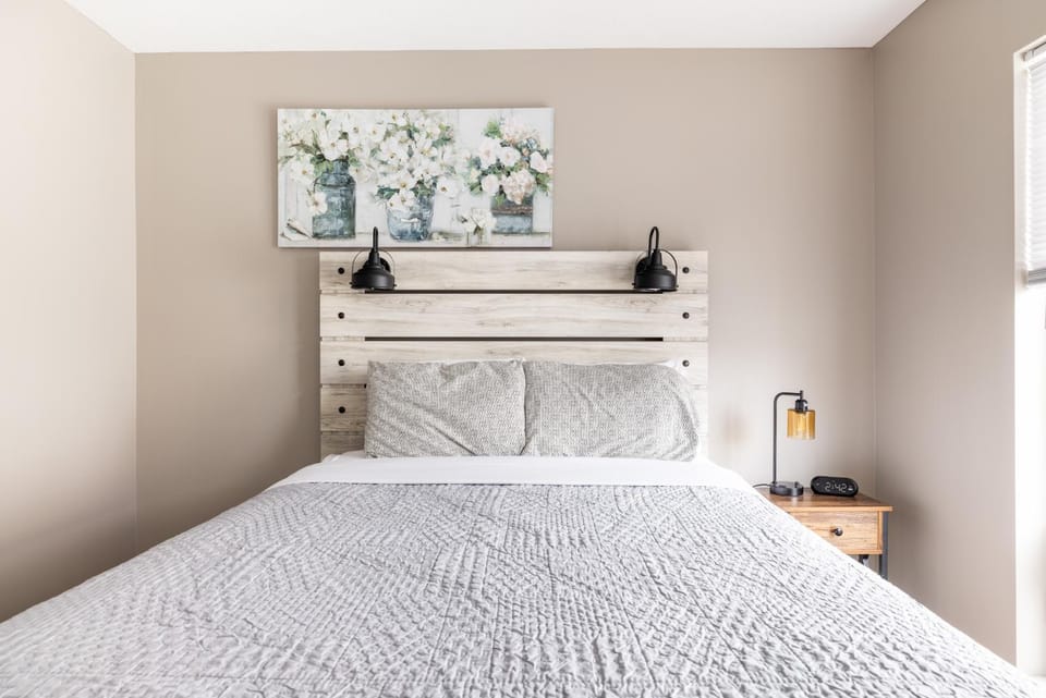 Bed, Photo of the whole room, Bedroom