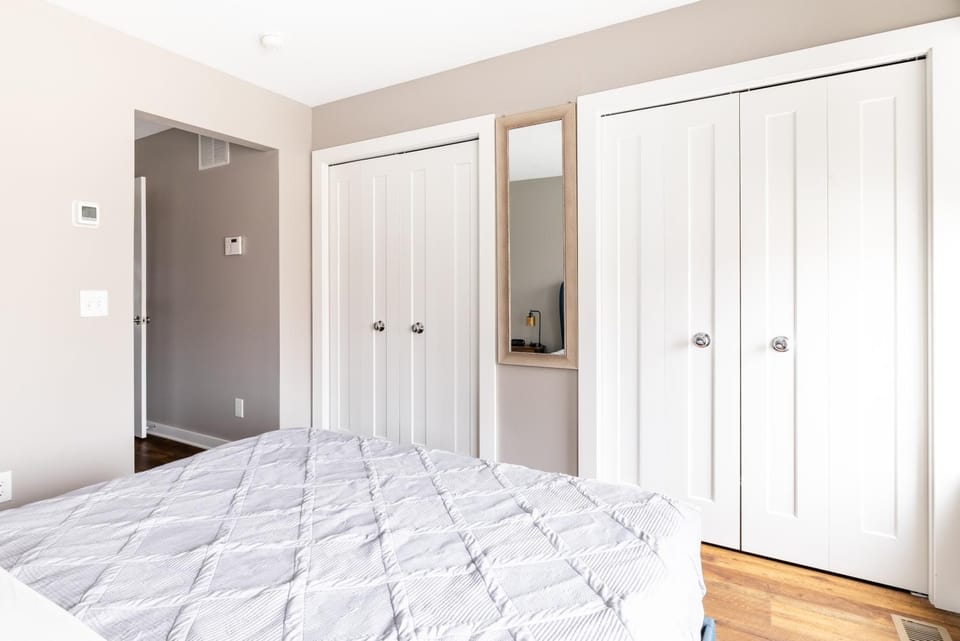 Bed, Photo of the whole room, Bedroom, wardrobe