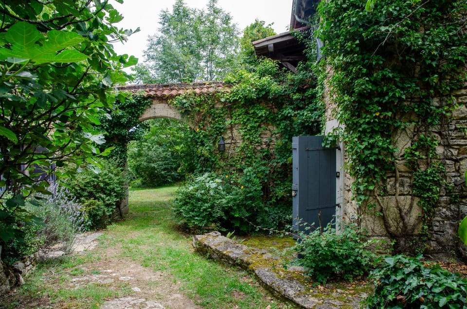 Les Jardins de la Contie Country House in Auvergne-Rhône-Alpes