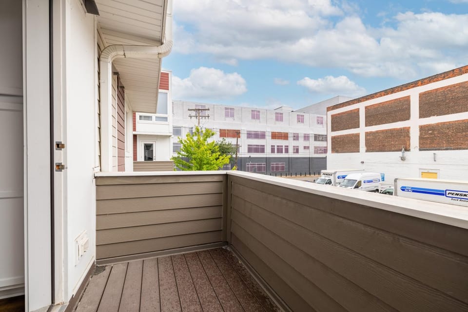 Property building, Day, View (from property/room), Balcony/Terrace