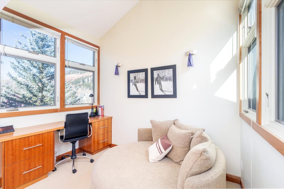 Spacious 3 bedroom Condo Easy walk to Grocery Store and Chairlift 7 House in Telluride