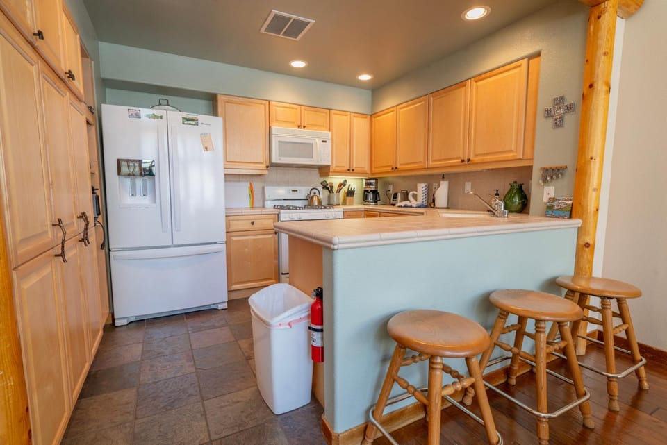 Hideaway Down Canyon #101 Apartment in June Lake