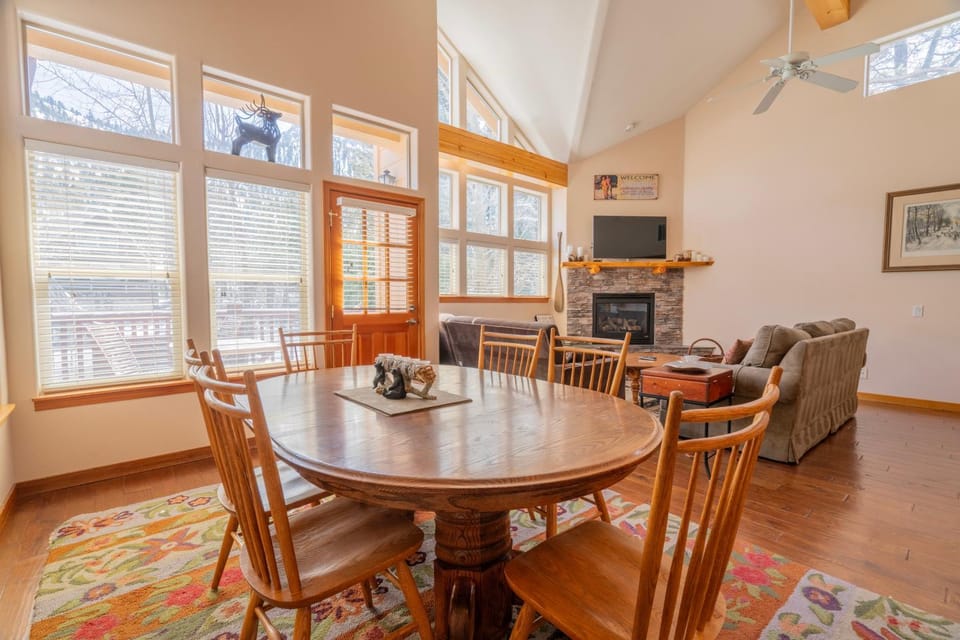 Hideaway Down Canyon #101 Apartment in June Lake