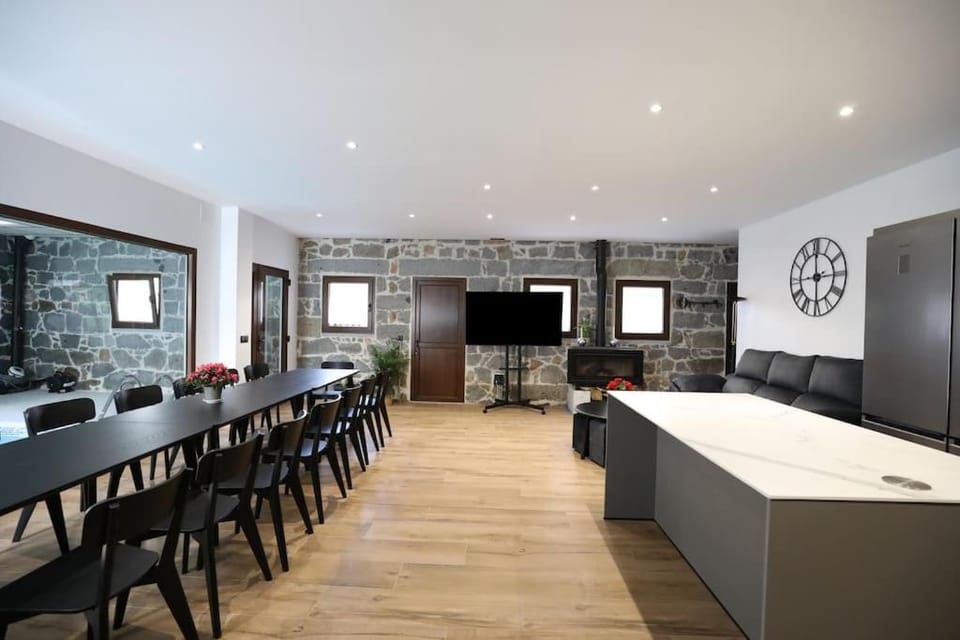 Communal lounge/ TV room, TV and multimedia, Kitchen or kitchenette, Living room, Seating area