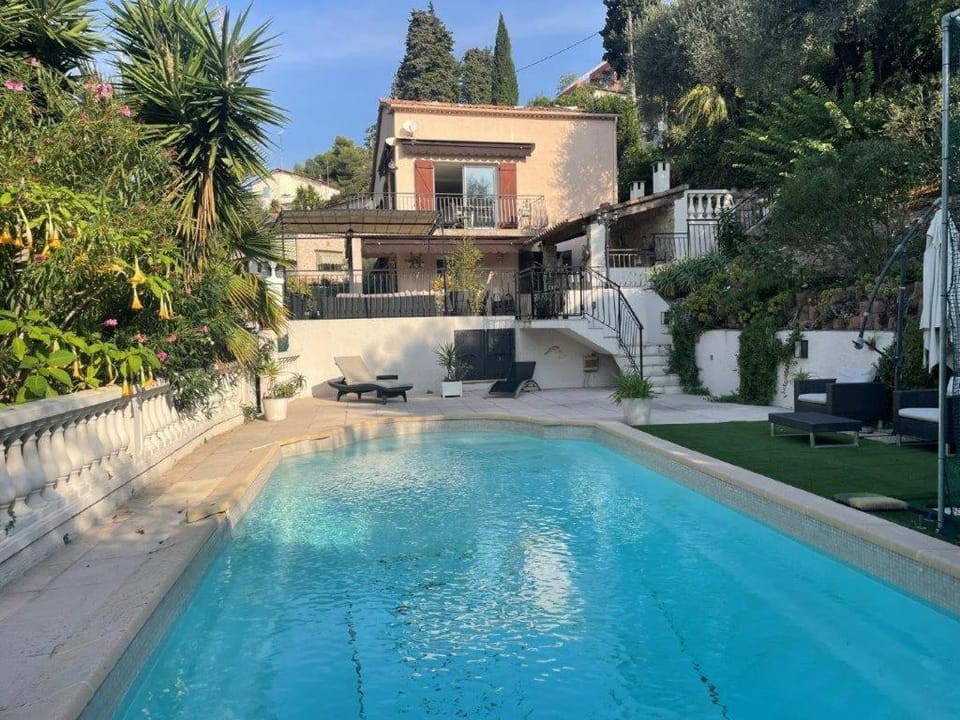 Rez de villa avec piscine Apartment in Menton