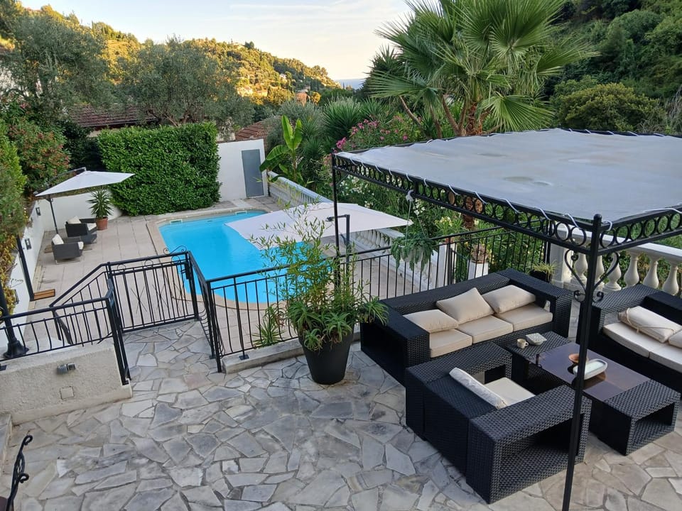 Rez de villa avec piscine Apartment in Menton