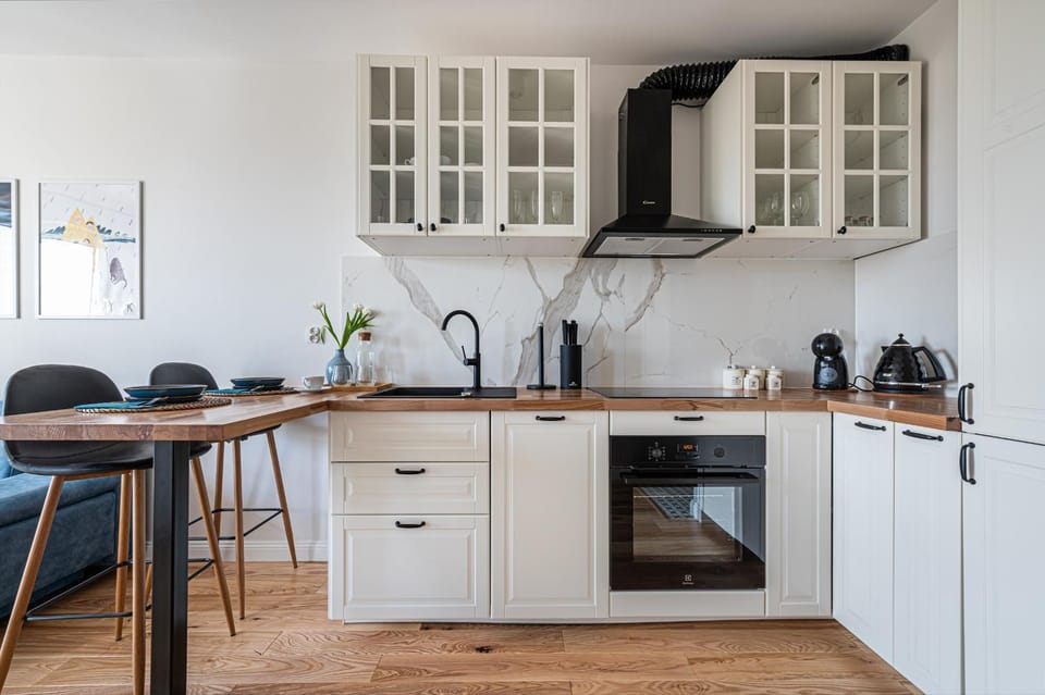 Kitchen or kitchenette, Dining area, dishwasher, pet friendly, stove