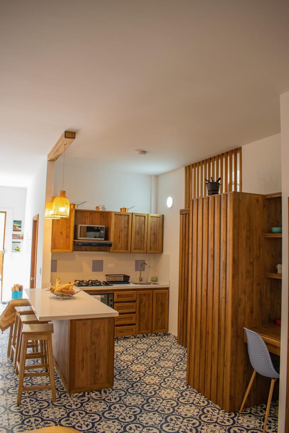 Kitchen or kitchenette, Dining area