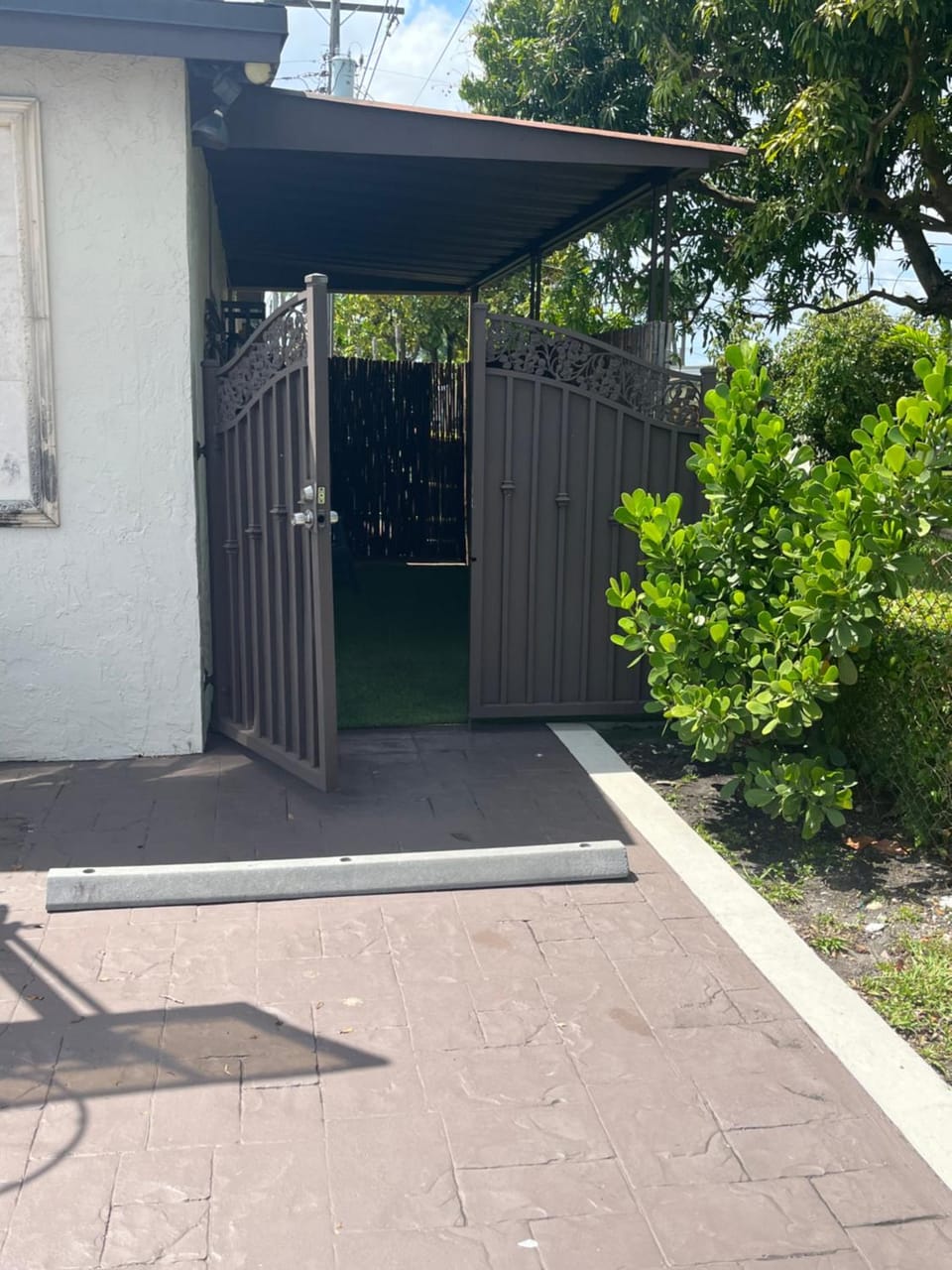 cozy studio apartment with private entrance and patio Bed and Breakfast in Miami Springs