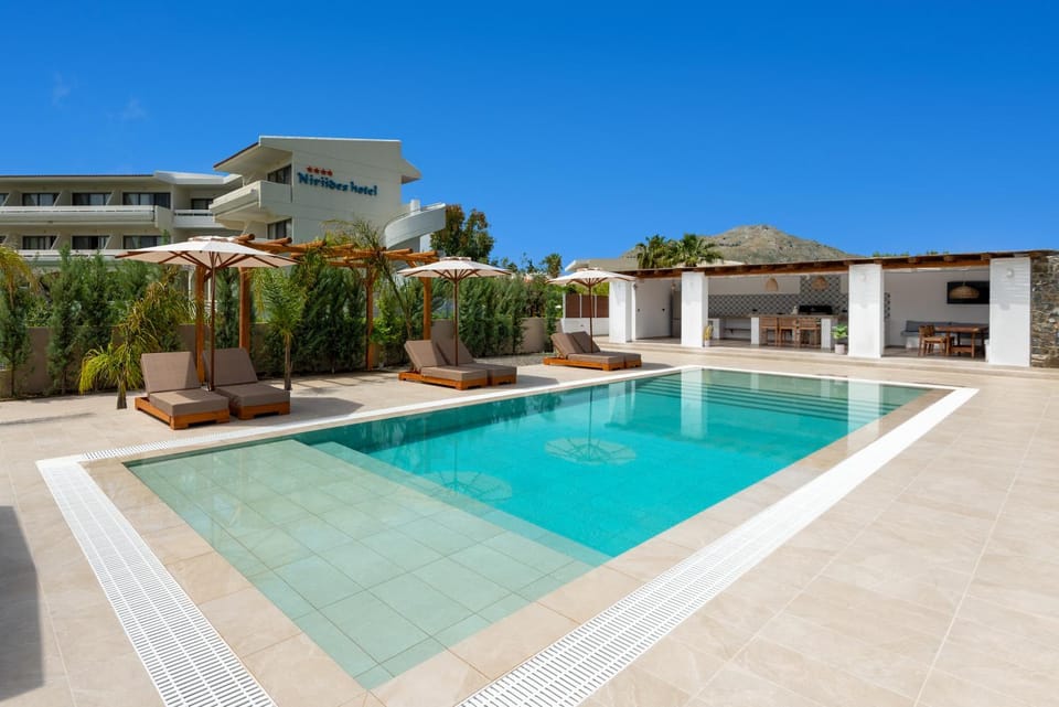 Swimming pool, sunbed