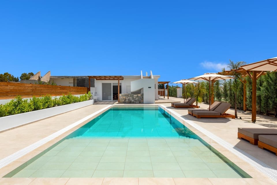 Pool view, Swimming pool, sunbed