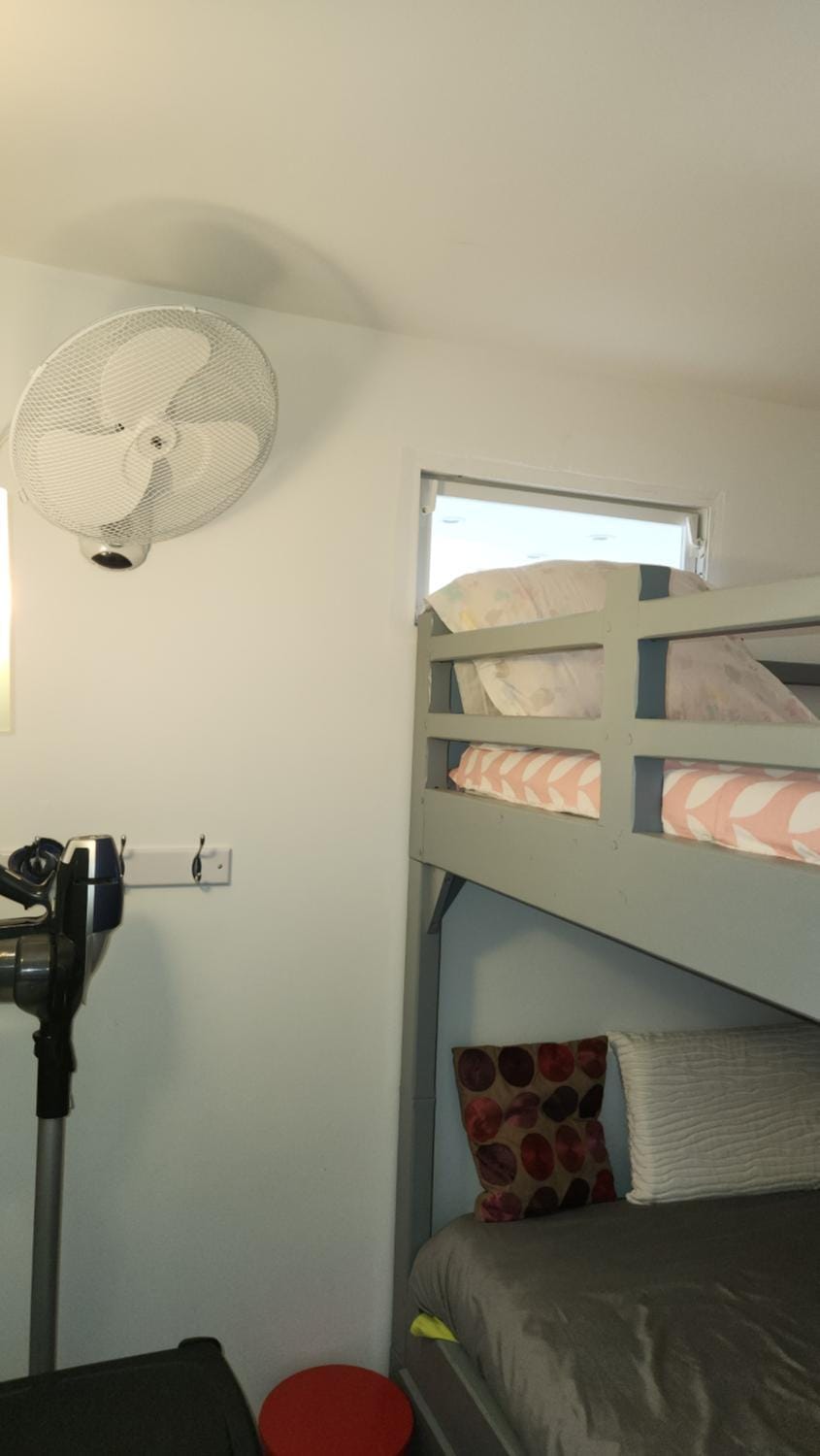 Bedroom, bunk bed